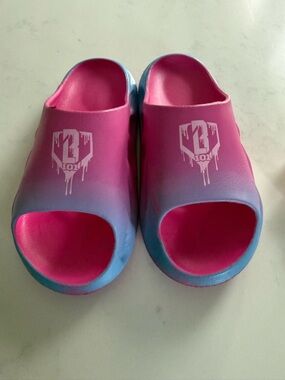 Baseball lifestyle 101 size 4/5 cotton candy Slide Sandals -Open-Toe